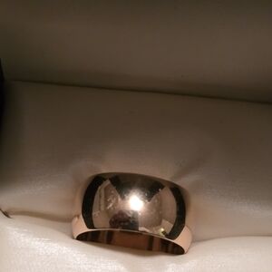Beautiful 14kt Gold Band